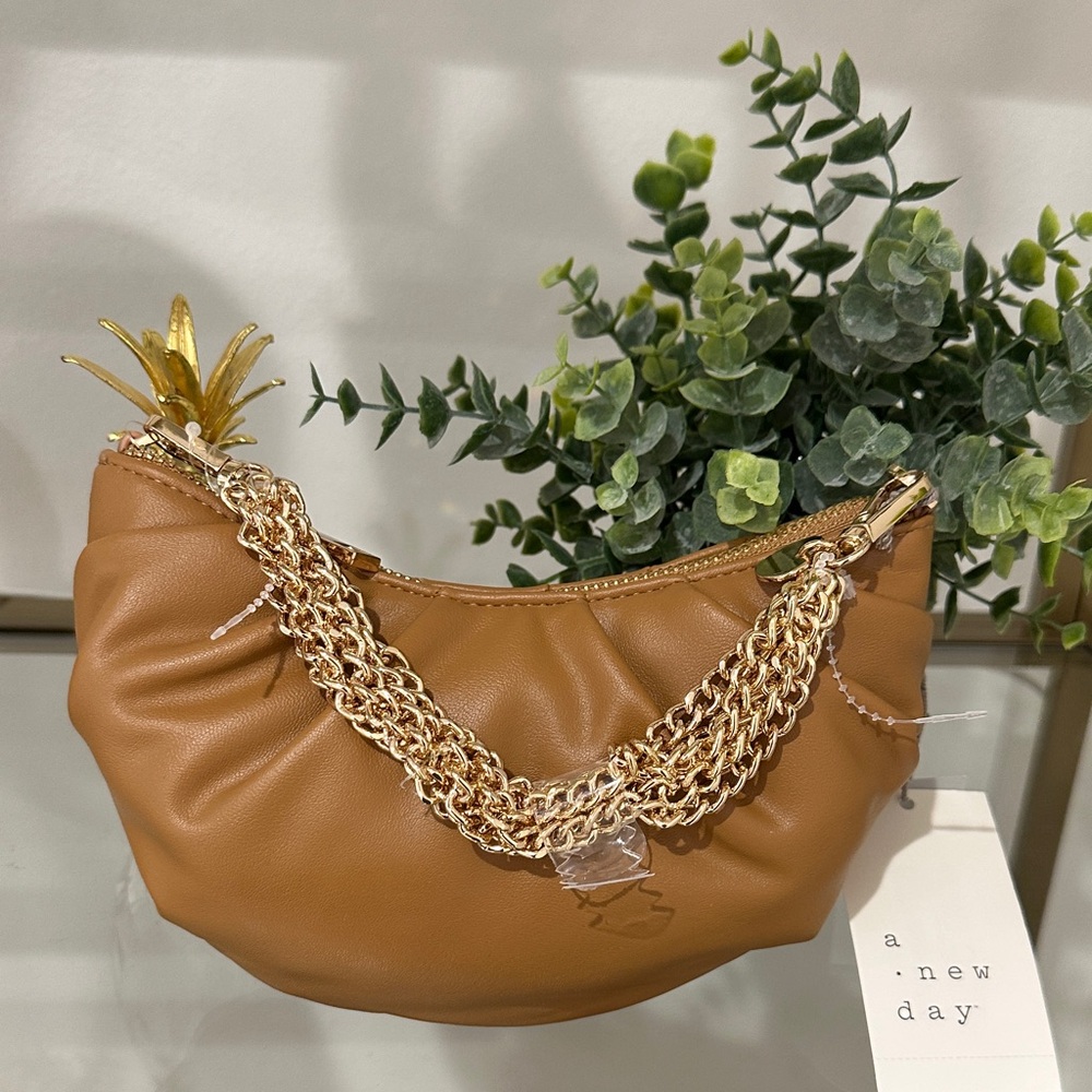 Tan Shoulder Bag with Gold Chain